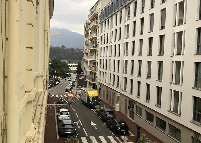 T2 40 M2 L'europe Beatrice Centre-ville 1 Parking アパート