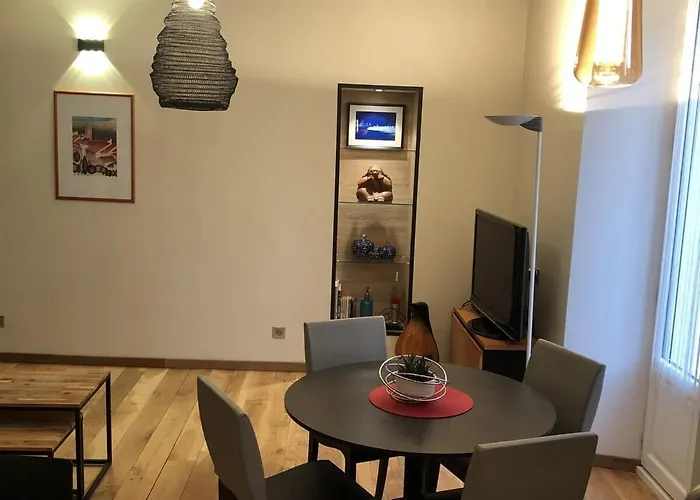 T2 40 M2 L'europe Beatrice Centre-ville 1 Parking アパート